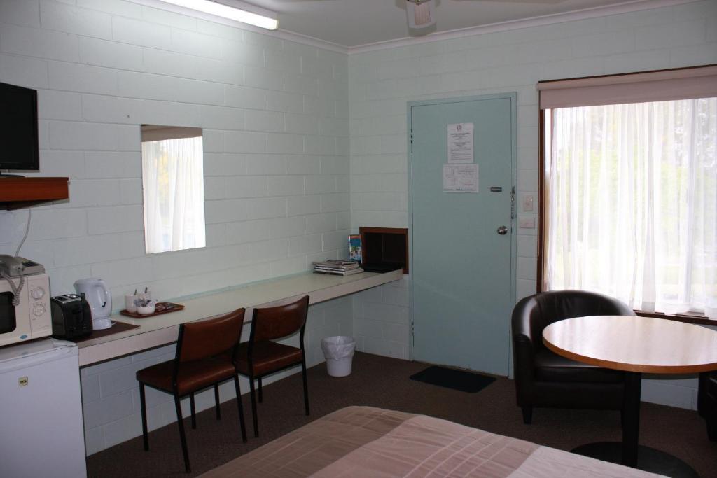 Opal Motel Leongatha Room photo